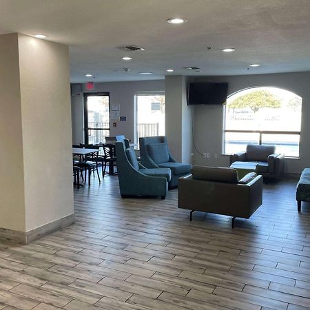 Days Inn By Wyndham Dallas Garland West Экстерьер фото