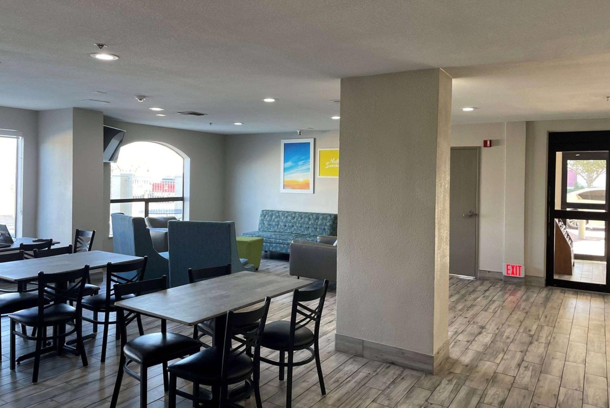 Days Inn By Wyndham Dallas Garland West Экстерьер фото